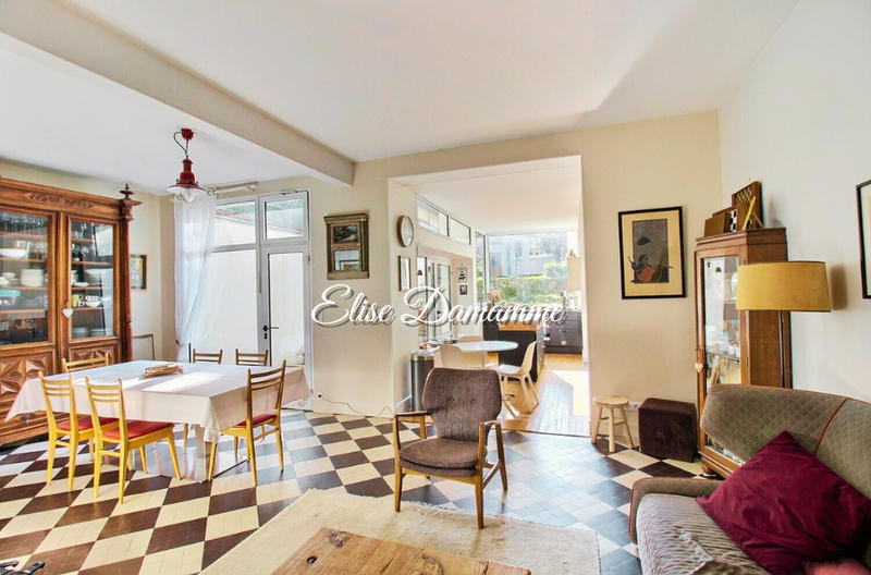 Maison - 227 m² - 8 pièces