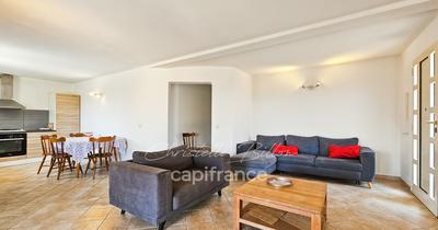 Villa - 246 m² - 10 pièces