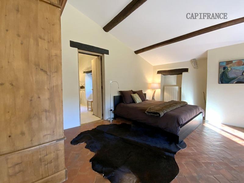 Propriété - 561 m² - 14 pièces