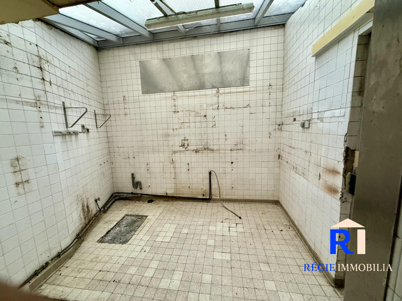 Local commercial - 223 m² - 6 pièces