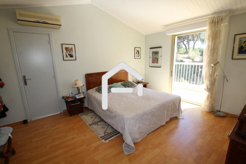 Villa - 237 m² - 10 pièces