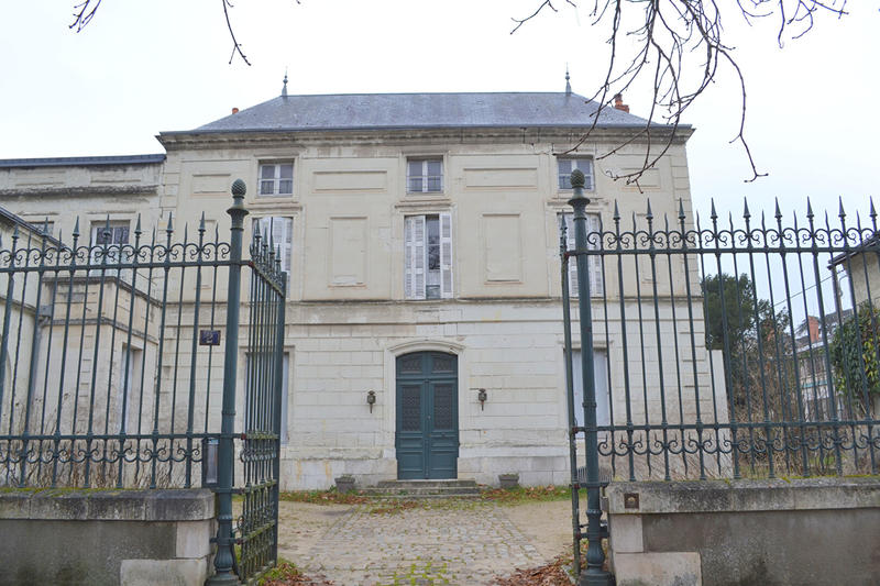 Maison - 240 m² - 9 pièces