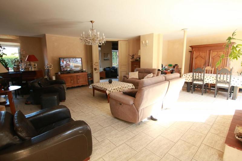 Maison - 650 m² - 20 pièces