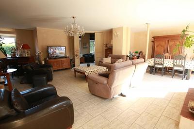 Maison - 650 m² - 20 pièces