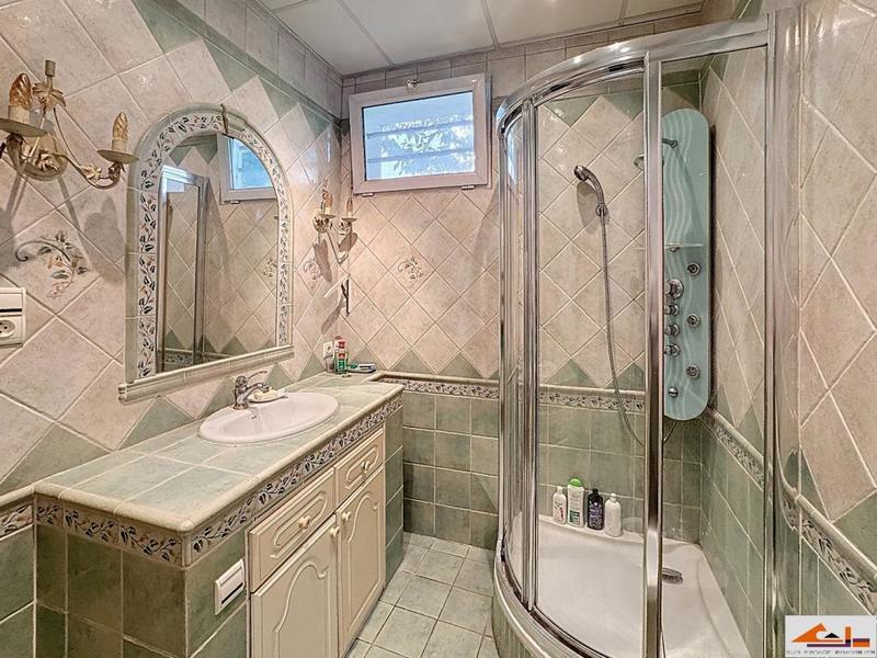 Villa - 206 m² - 8 pièces