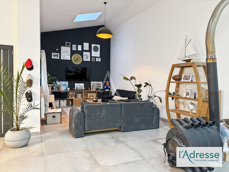 Maison - 202 m² - 5 pièces