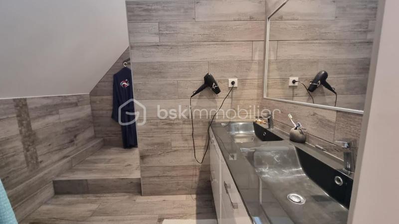 Maison traditionnelle - 180 m² - 5 pièces