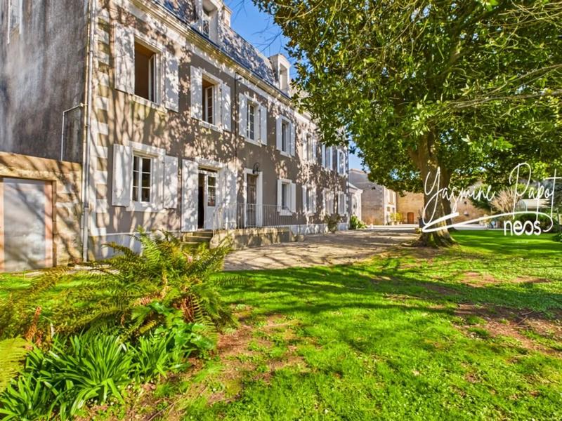 Maison de maîtres - 280 m² - 9 pièces