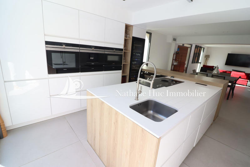 Maison - 220 m² - 7 pièces