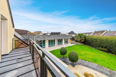 Maison - 305 m² - 8 pièces