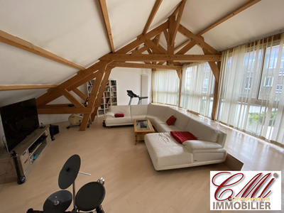 Maison - 370 m² - 9 pièces