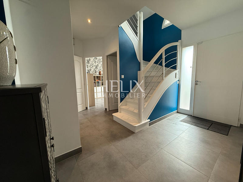 Maison - 200 m² - 6 pièces