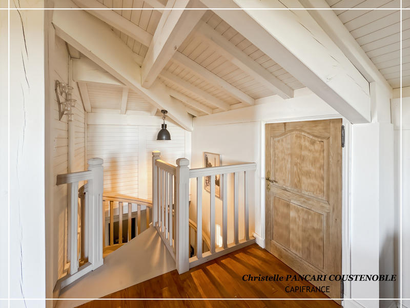 Maison - 204 m² - 6 pièces