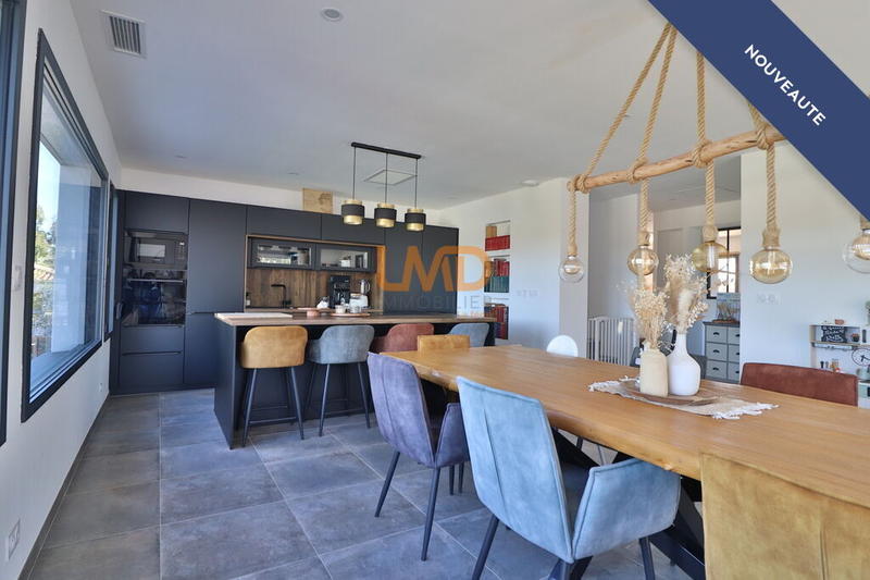 Maison - 163 m² - 7 pièces