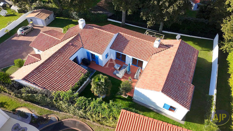 Maison - 223 m² - 7 pièces