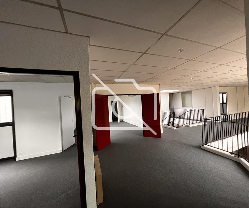 Entrepôt - 4 542 m²