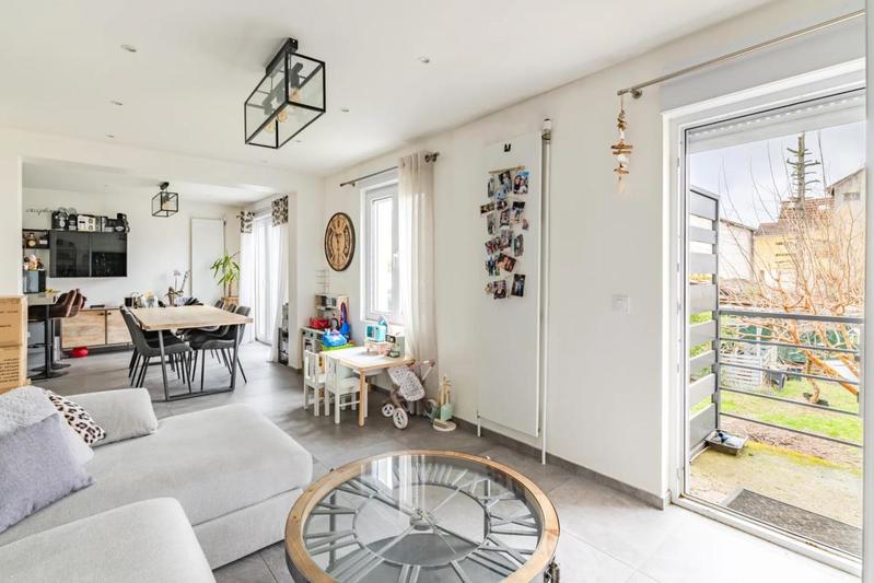 Maison - 104 m² - 4 pièces