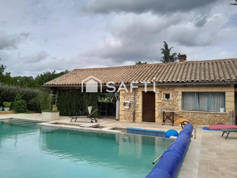 Propriété - 282 m² - 12 pièces