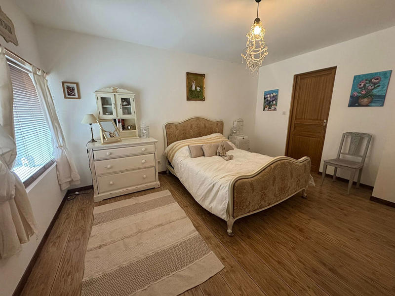 Maison - 220 m² - 7 pièces