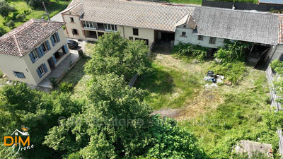 Maison - 1 555 m² - 10 pièces