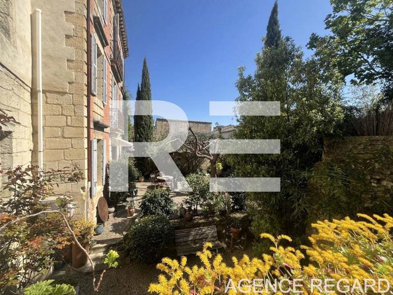 Maison de maîtres - 360 m² - 13 pièces