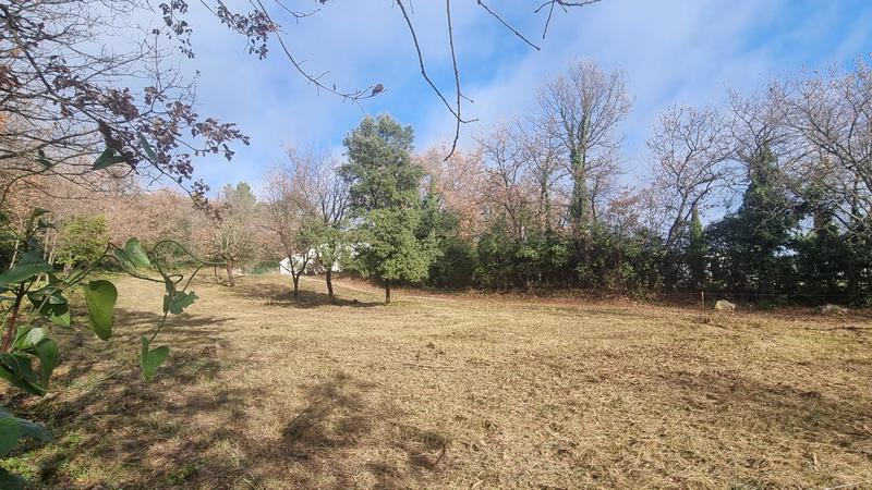Terrain constructible - 2 150 m²