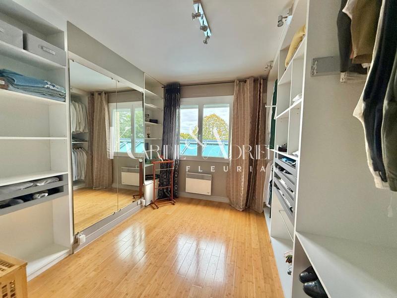 Maison - 290 m² - 10 pièces