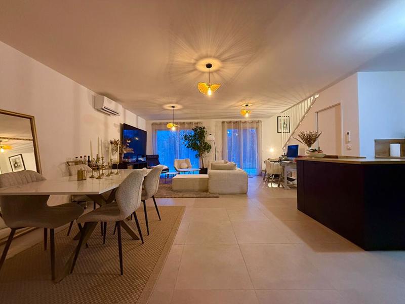 Maison - 93 m² - 5 pièces