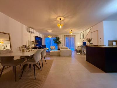 Maison - 93 m² - 5 pièces