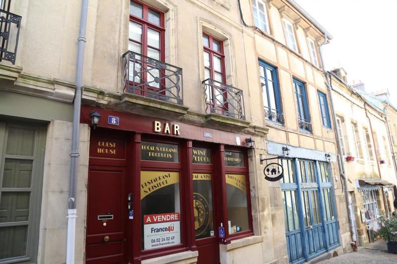 Maison - 375 m² - 7 pièces