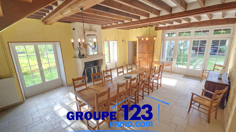 Maison - 382 m² - 10 pièces