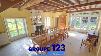 Maison - 382 m² - 10 pièces