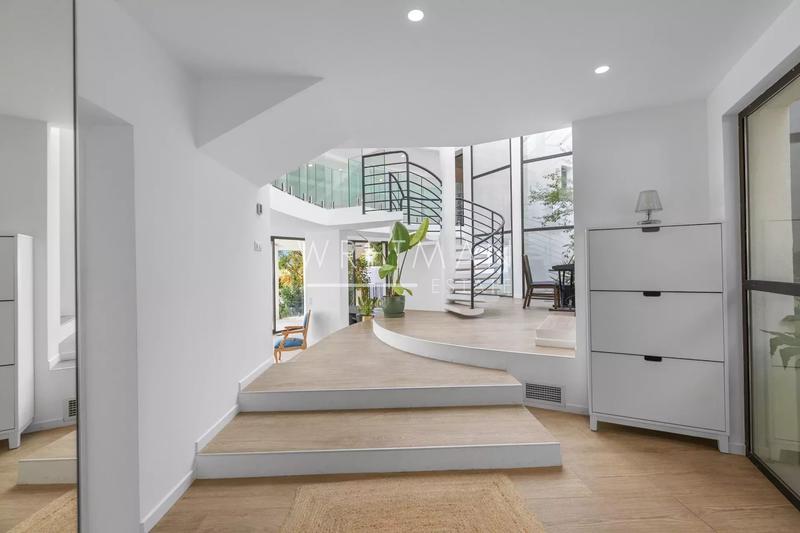 Maison - 214 m² - 7 pièces