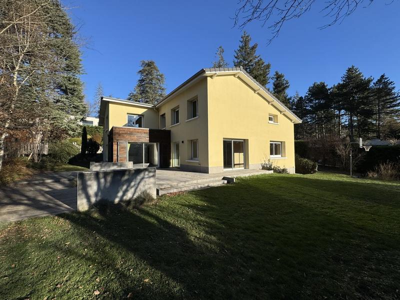Villa - 281 m² - 9 pièces