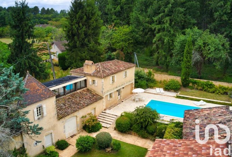 Maison - 305 m² - 10 pièces