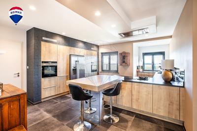 Propriété - 256 m² - 7 pièces