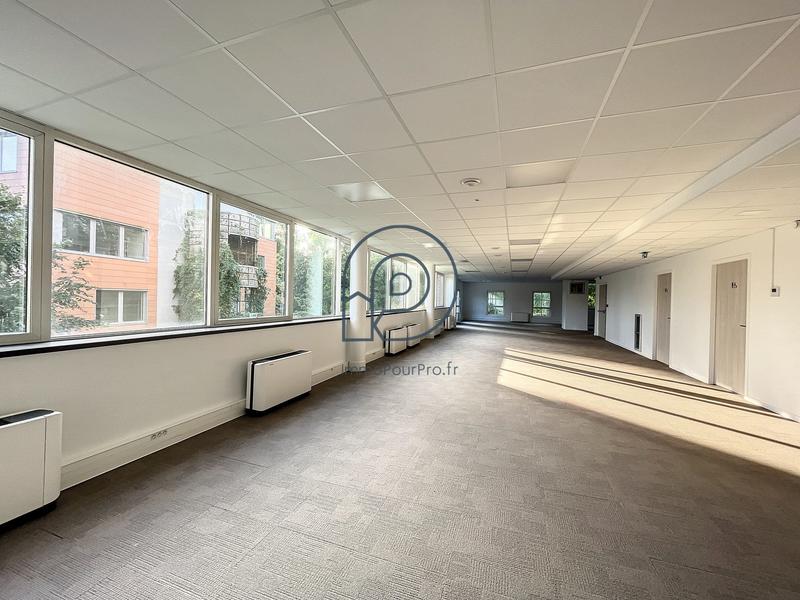 Bureau - 2 463 m²