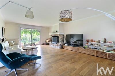 Maison - 241 m² - 8 pièces