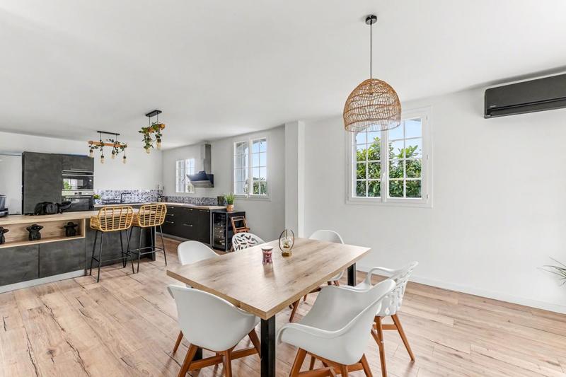 Maison - 235 m² - 7 pièces