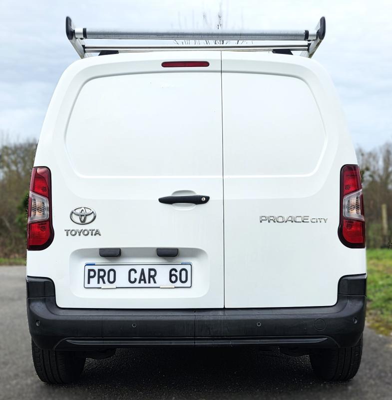 Toyota Proace City 1° Main 1.5l D4d 100cv Business Entretien Constructeur Radar / Clim Tél