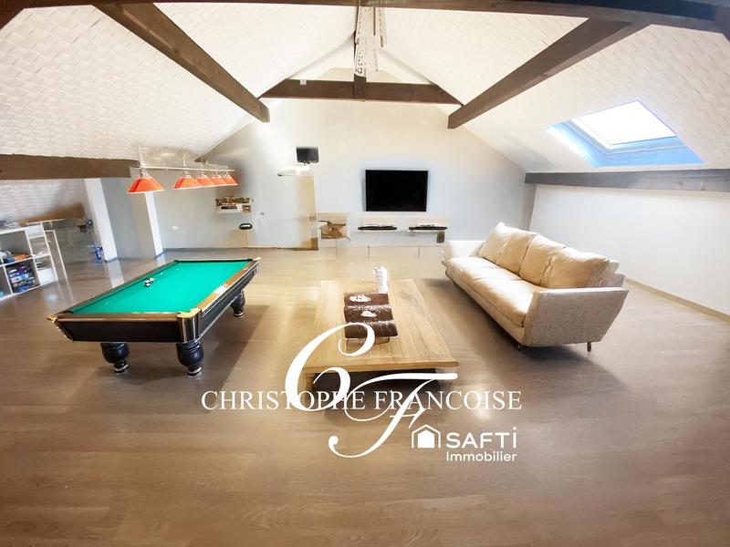 Maison - 200 m² - 6 pièces