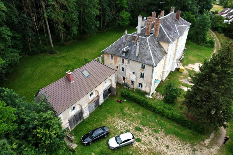 Château - 1 300 m² - 35 pièces