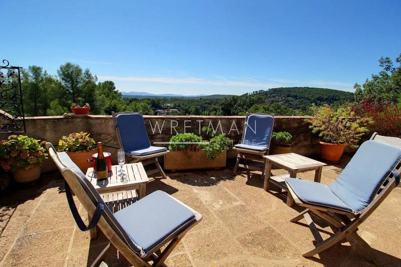 Maison - 236 m² - 7 pièces