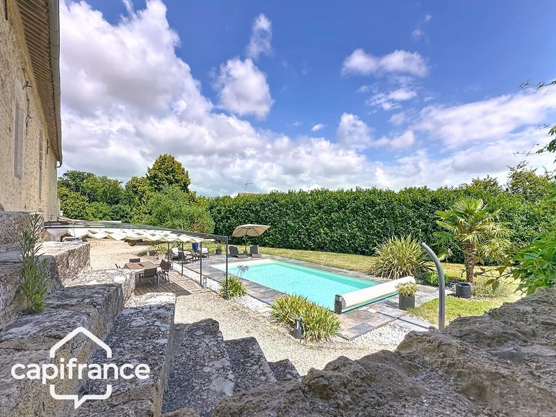 Maison en pierre - 208 m² - 9 pièces