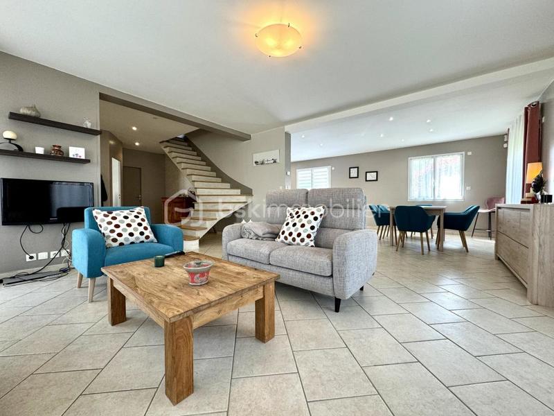 Maison - 214 m² - 7 pièces