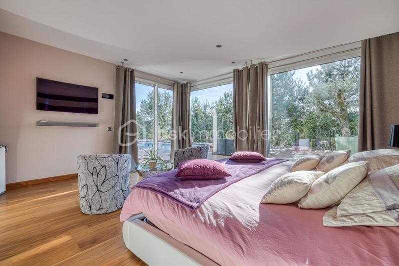 Propriété - 751 m² - 11 pièces