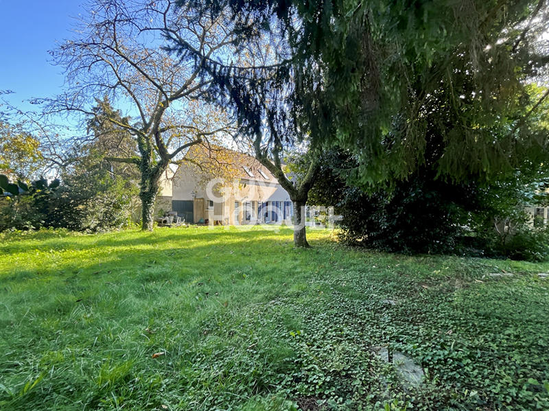 Maison - 1 119 m² - 40 pièces