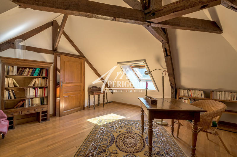 Maison - 227 m² - 14 pièces