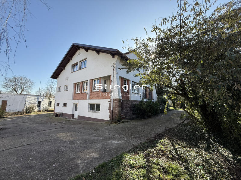 Maison - 204 m² - 6 pièces