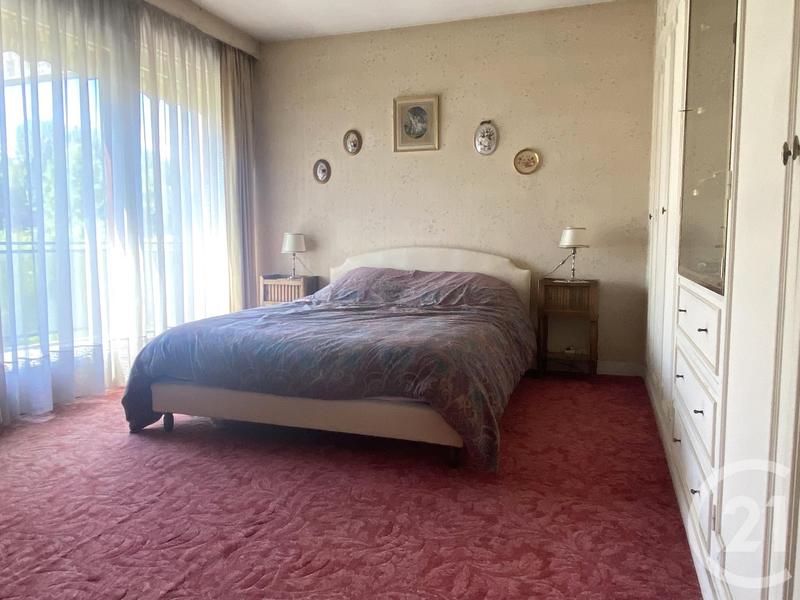 Maison - 229 m² - 7 pièces